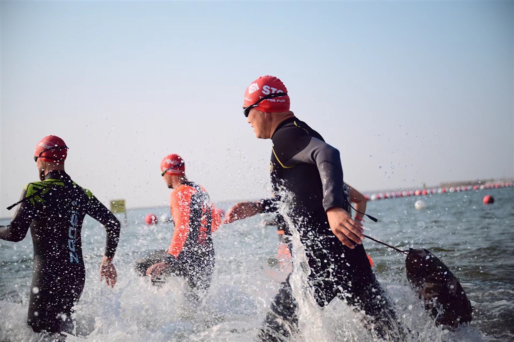 激情重燃海天之间 2023上海湾区铁人三项赛在金山城市沙滩举行