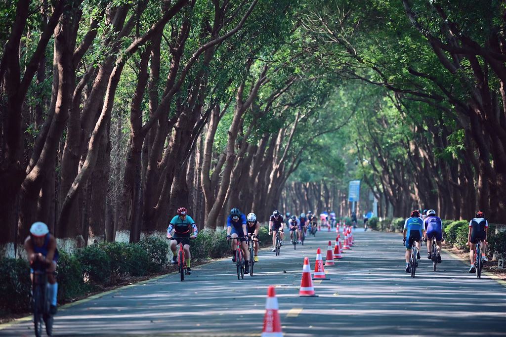 激情重燃海天之间 2023上海湾区铁人三项赛在金山城市沙滩举行