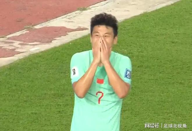 2-1逆转！中国男足连续赢下四届世预赛首战，上次输球是15年前